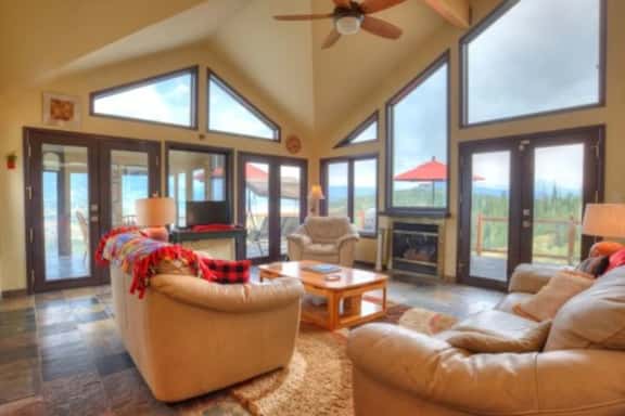 Lake View Lodge - Image 1