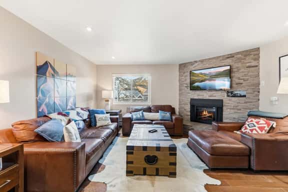Five Peaks Retreat - Image 1