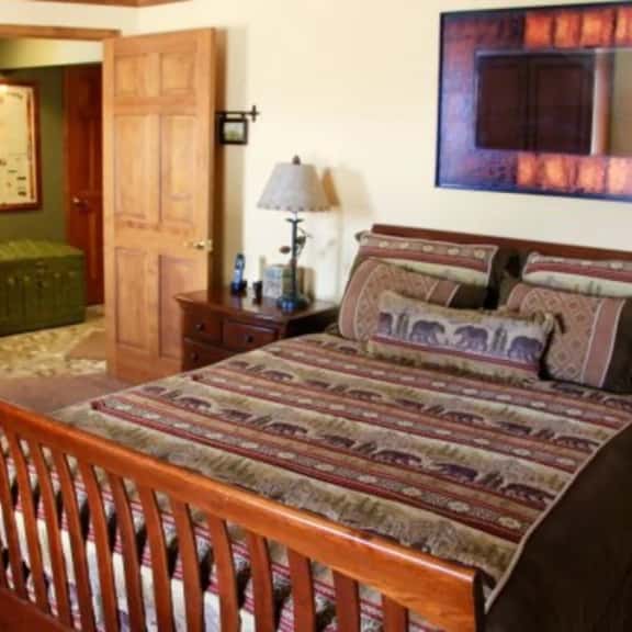 Bear Lodge - Image 1