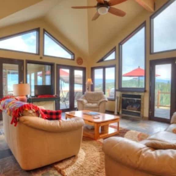 Lake View Lodge - Image 1