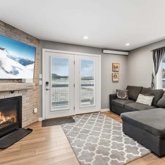Yacht Club - Image 1