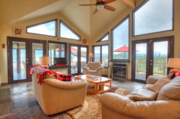 Lake View Lodge